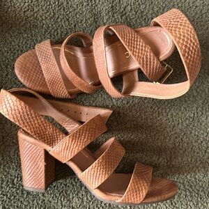 Vionic heels great condition worn once